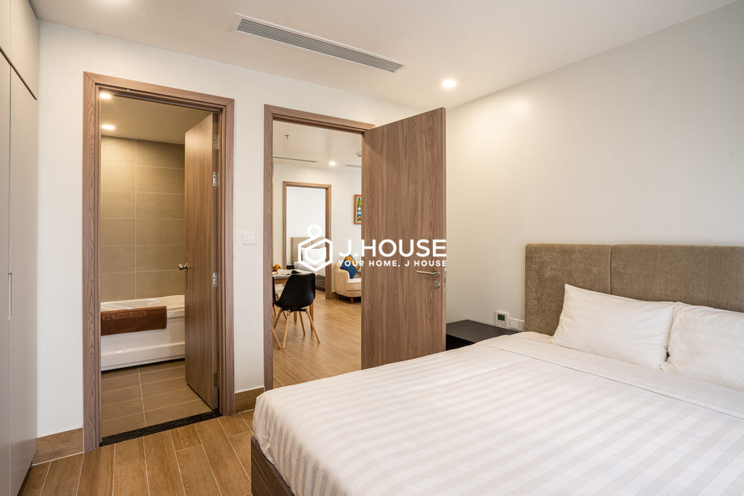 Modern 3-bedroom serviced apartment at SQ Thao Dien, District 2, HCMC-12