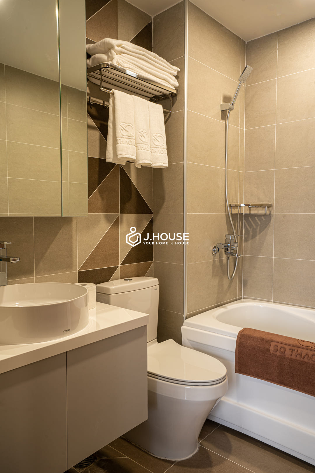 Modern 3-bedroom serviced apartment at SQ Thao Dien, District 2, HCMC-13