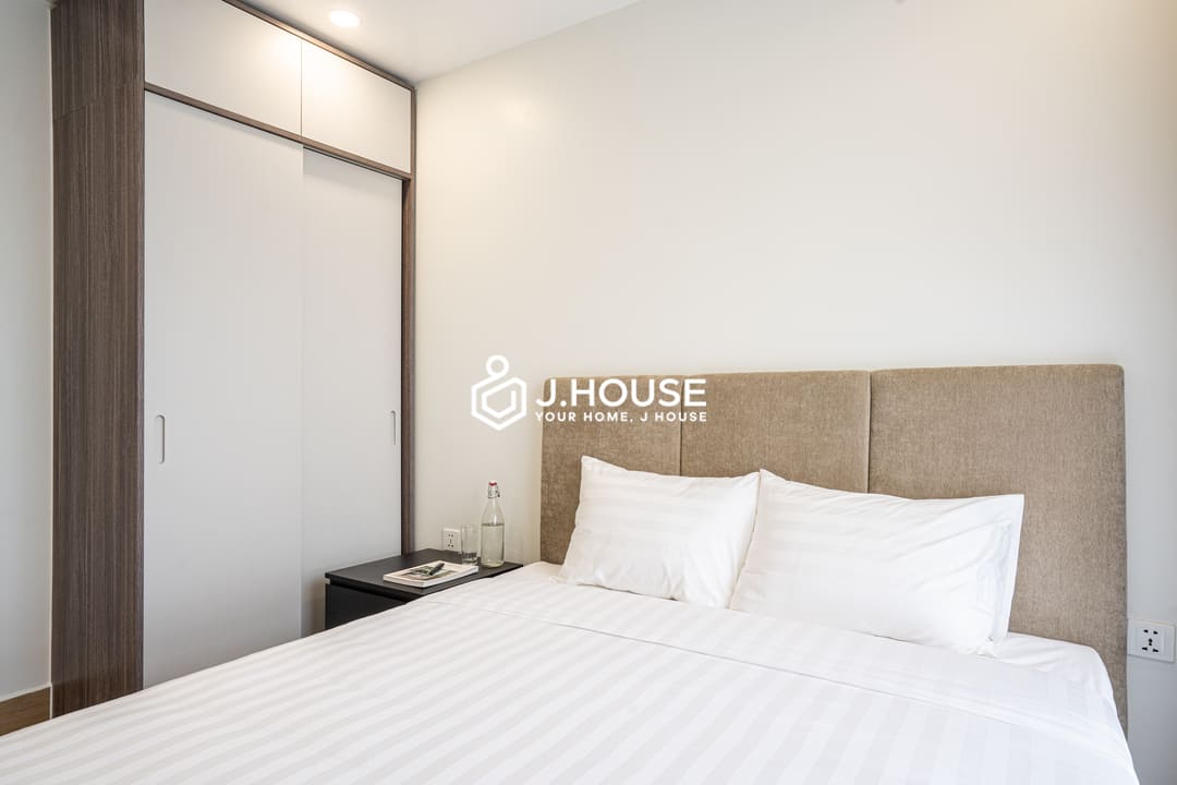 Modern 3-bedroom serviced apartment at SQ Thao Dien, District 2, HCMC-9