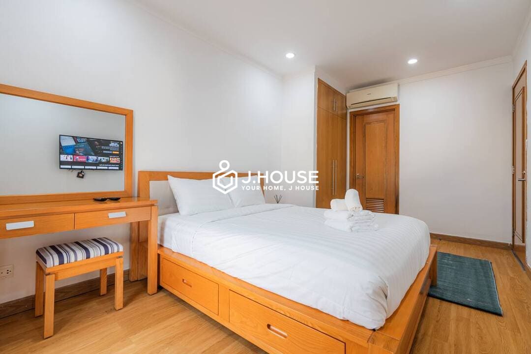 Modern 3 br apartment for rent at Saigon Pavillon, District 3, HCMC