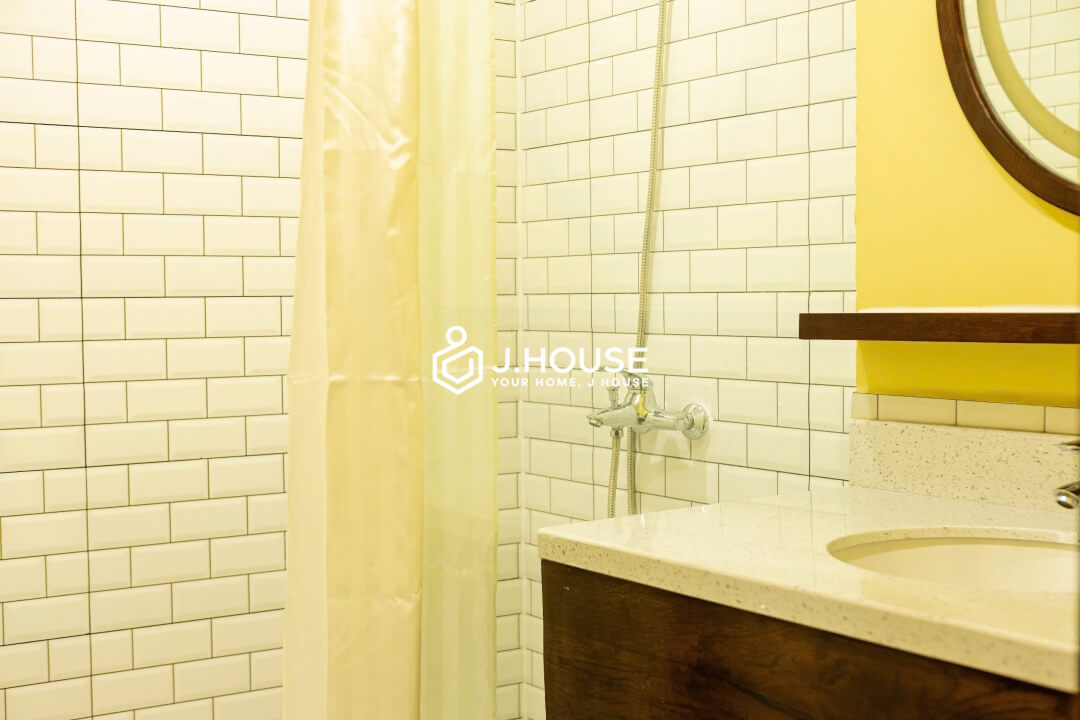 Modern and comfortable apartment for rent in District 1, HCMC