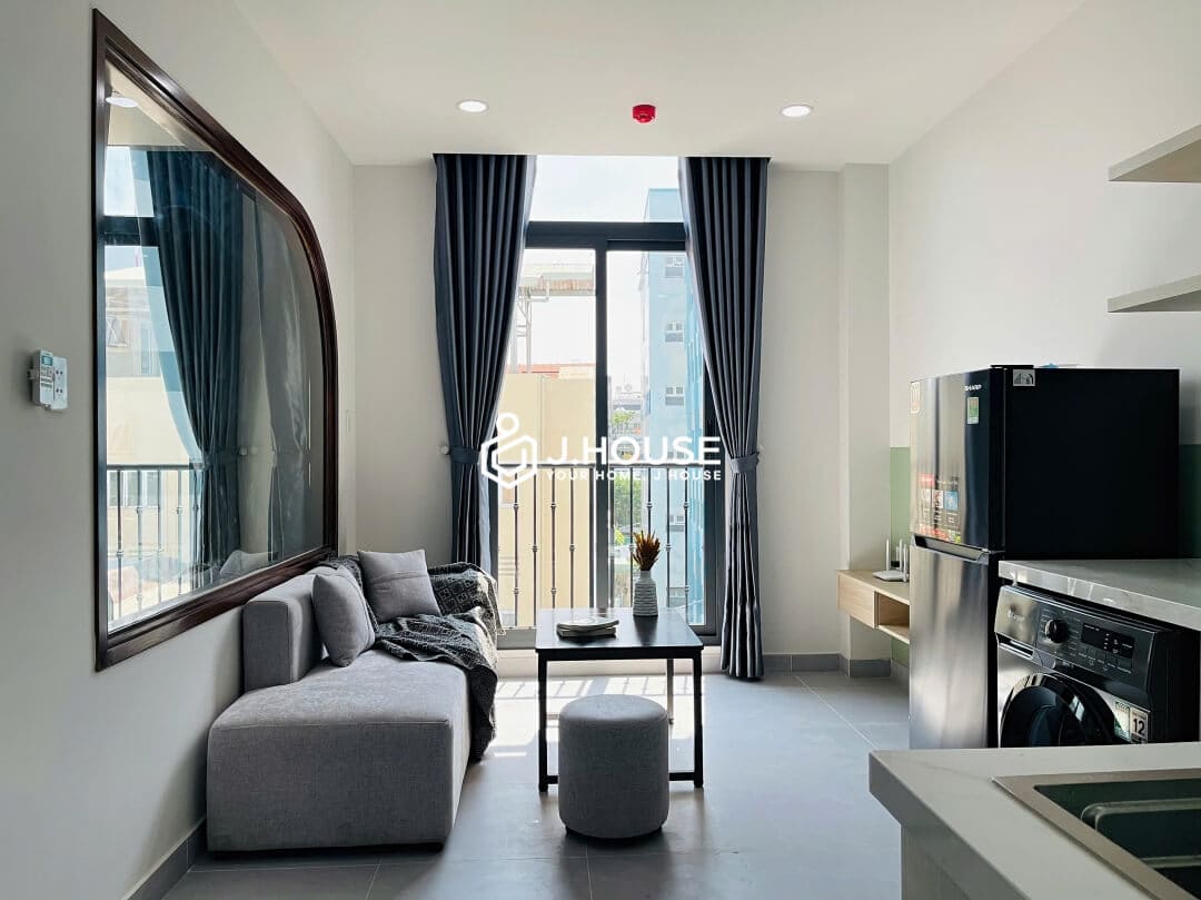 Modern fully furnished apartment for rent in District 10, HCMC