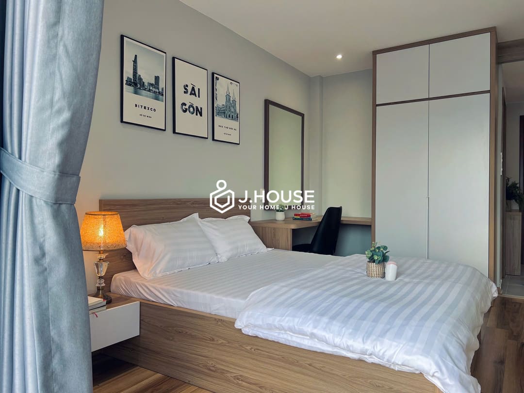 Modern studio apartment with balcony at good price in District 1, HCMC-1