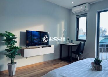 Modern studio apartment with balcony at good price in District 1, HCMC