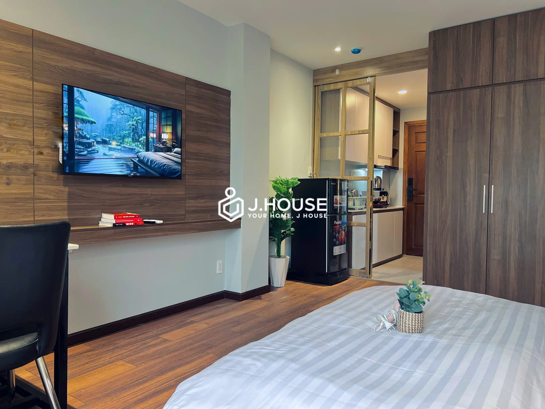 Serviced apartment for rent with balcony in District 1, HCMC-6