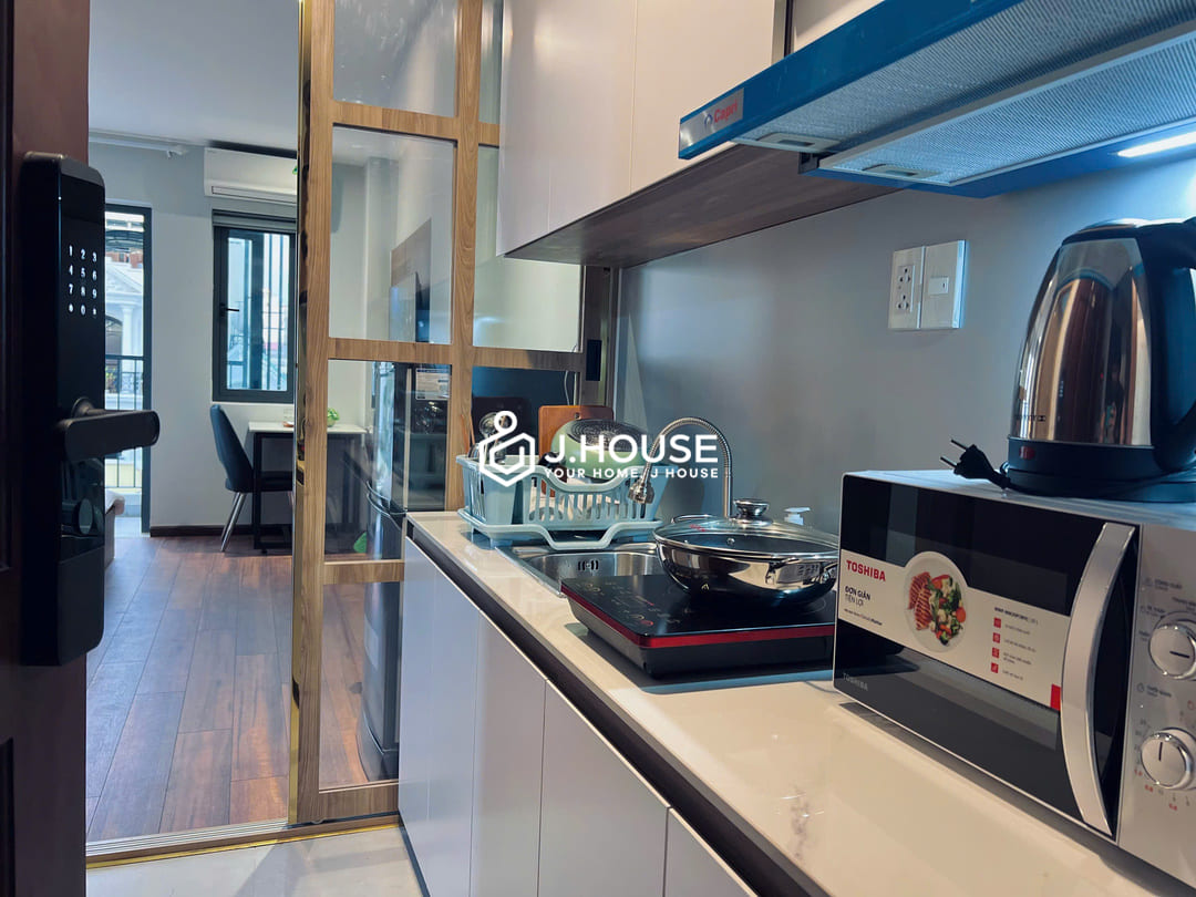 Serviced apartment for rent with balcony in District 1, HCMC-8