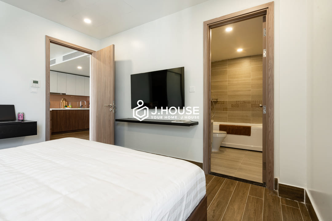 Spacious 2-bedroom serviced apartment at SQ Thao Dien, District 2, HCMC-12