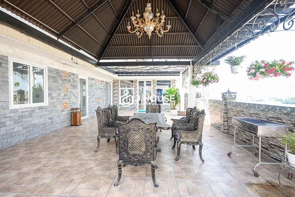 nice rooftop with bbq area in roma apartment