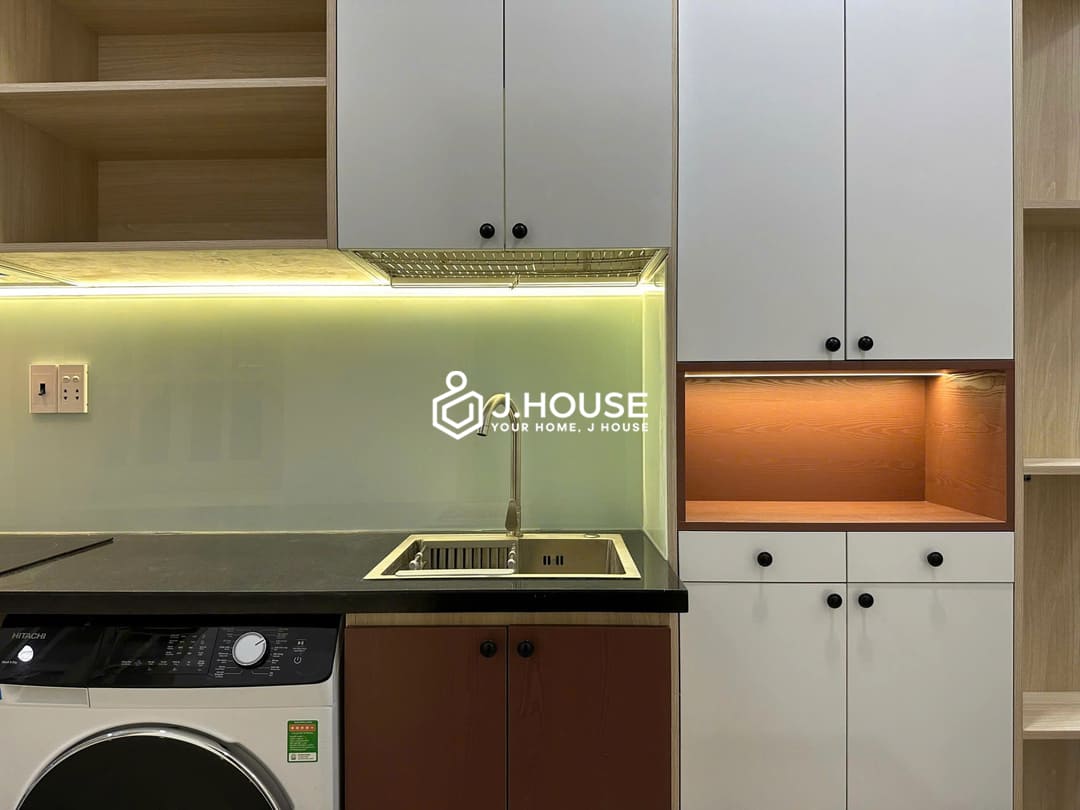 2 br apartment for rent in District 10, HCMC - Quynh Khang 6 Apartment-3