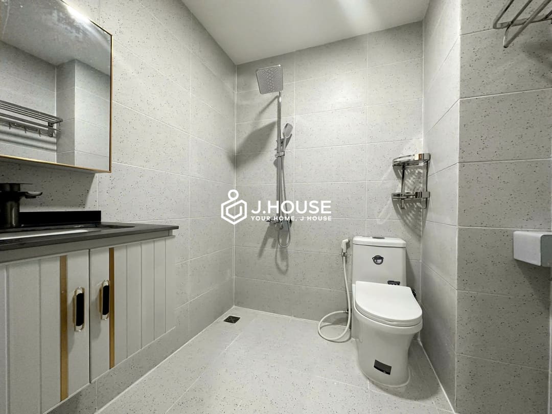 Affordable 2 br apartment for rent in District 10, HCMC - Quynh Khang 6 Apartment-8