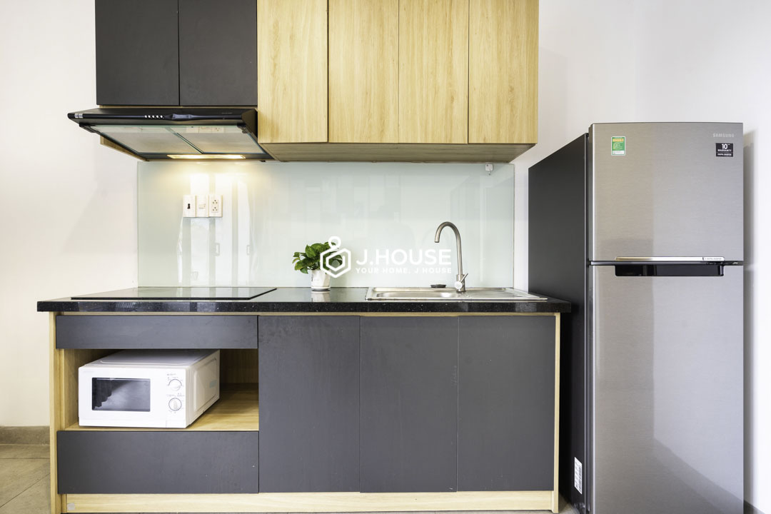 Bright 1-Bedroom Apartment with Large Balcony-8