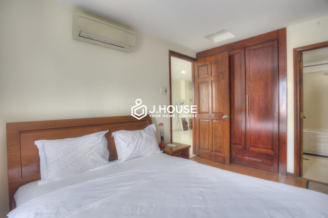 Bright 2 br apartment for rent in Binh Thanh District, HCMC-5