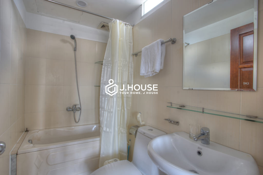 Bright 2 br apartment for rent in Binh Thanh District, HCMC-8