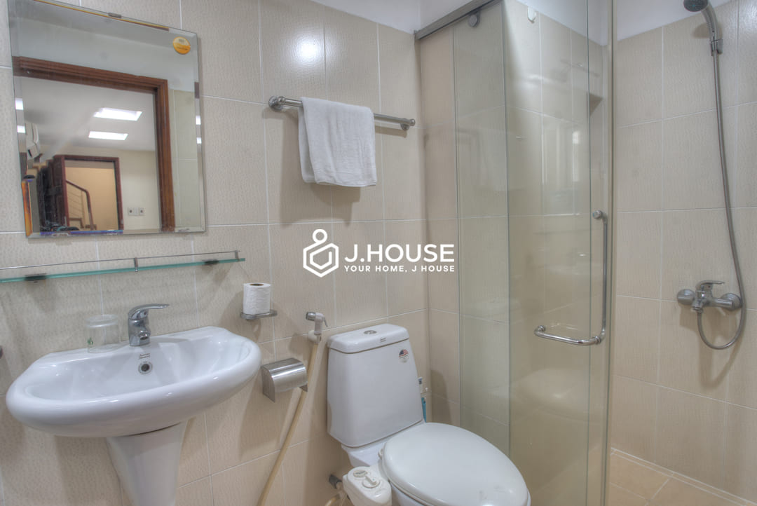 Bright 2 br apartment for rent in Binh Thanh District, HCMC-9