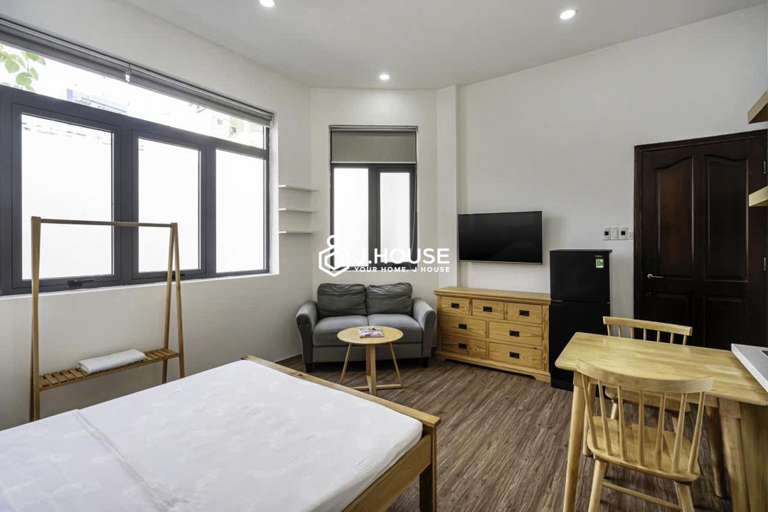 Bright Corner Studio Apartment for Rent in Phu Nhuan-0