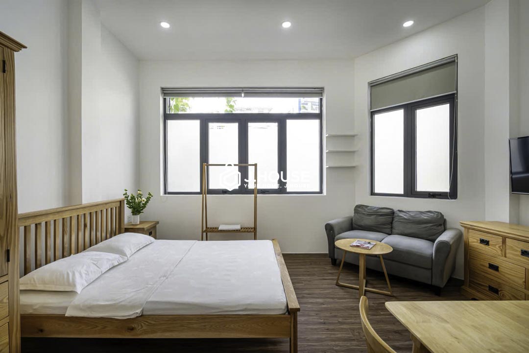 Bright Corner Studio Apartment for Rent in Phu Nhuan-1