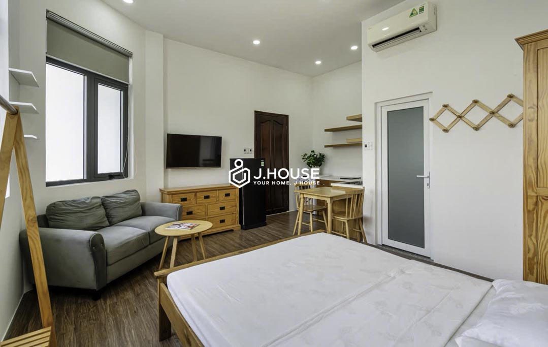 Bright Corner Studio Apartment for Rent in Phu Nhuan-2