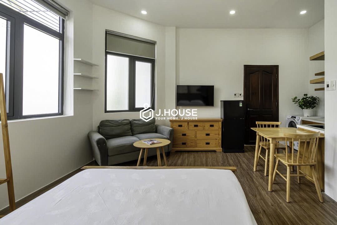 Bright Corner Studio Apartment for Rent in Phu Nhuan-5