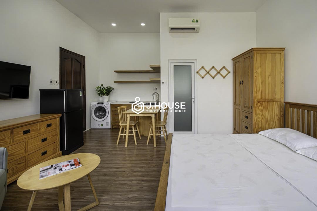 Bright Corner Studio Apartment for Rent in Phu Nhuan-6