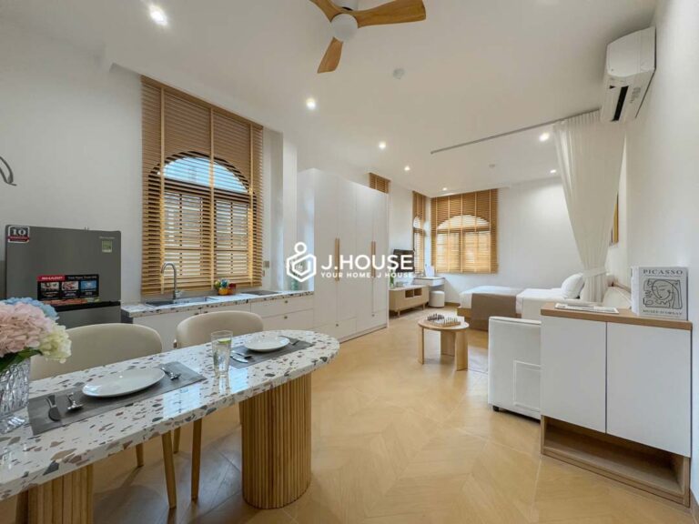 Bright Garden Studio 38m² with Multiple Windows – Nest Metro Thao Dien 3 Bright Garden Studio 38m² with Multiple Windows – Nest Metro Thao Dien-1