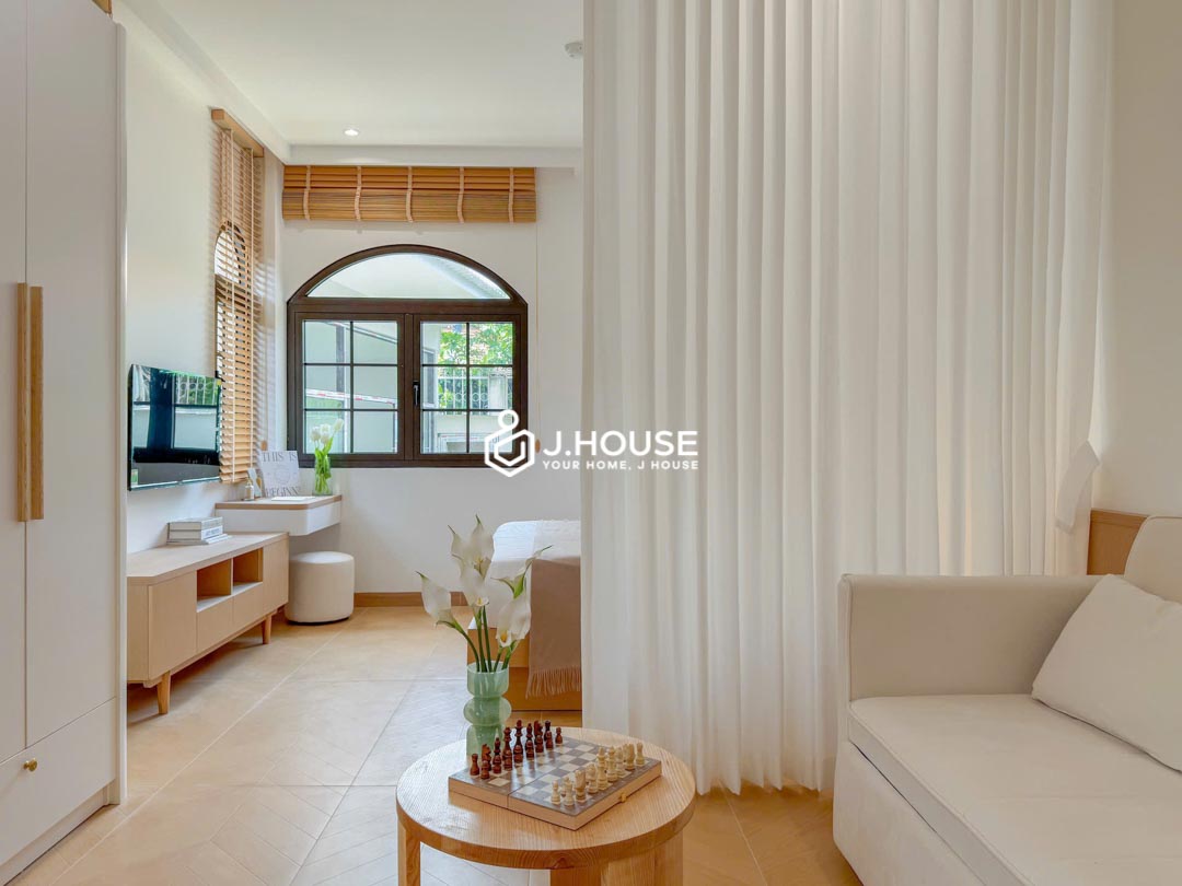 Bright Garden Studio 38m² with Multiple Windows – Nest Metro Thao Dien-2