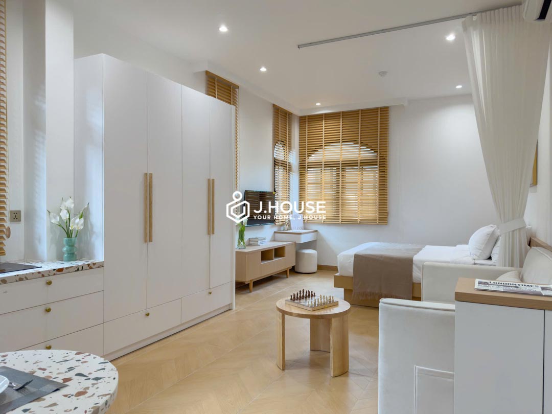 Bright Garden Studio 38m² with Multiple Windows – Nest Metro Thao Dien-5