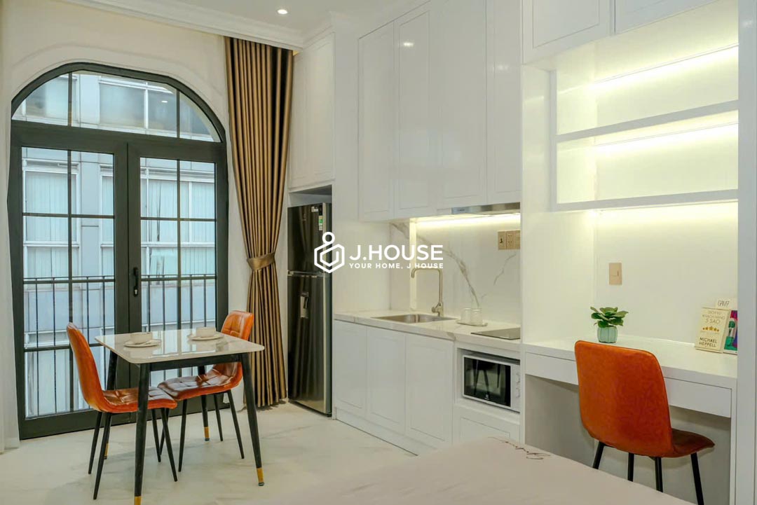 Bright Studio Apartment with Large Window District 1-3