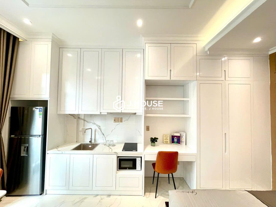 Bright Studio Apartment with Large Window District 1-4