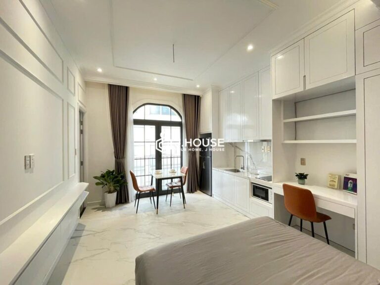 Bright Studio Apartment with Large Window District 1