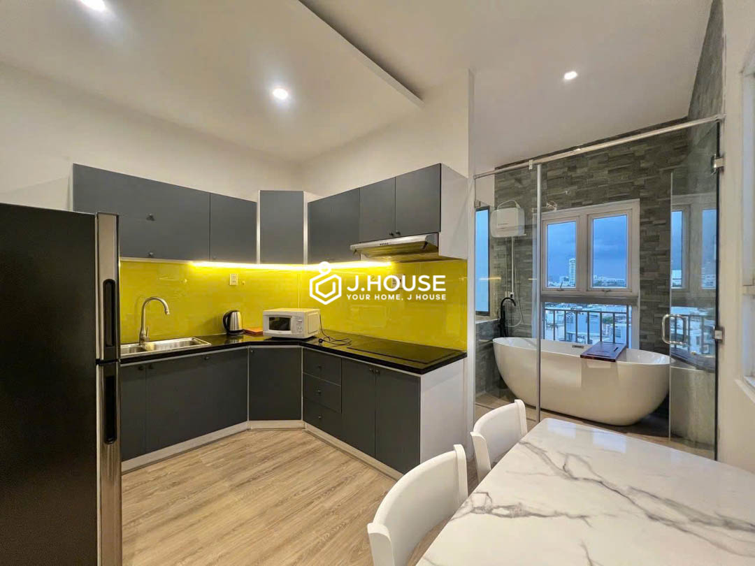 Bright Studio with Bathtub-3