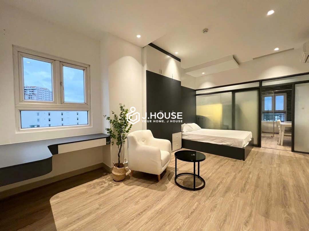 Bright Studio with Bathtub