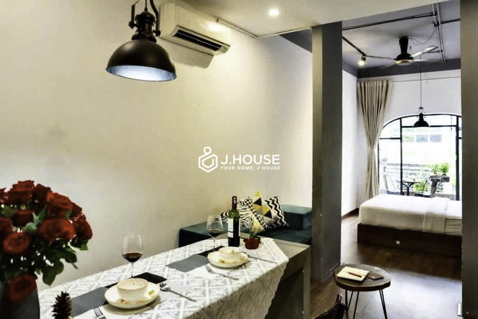 Cozy & Spacious Studio for Rent on Le Thi Rieng District 1-3