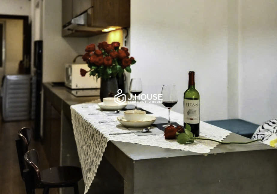 Cozy & Spacious Studio for Rent on Le Thi Rieng District 1-6