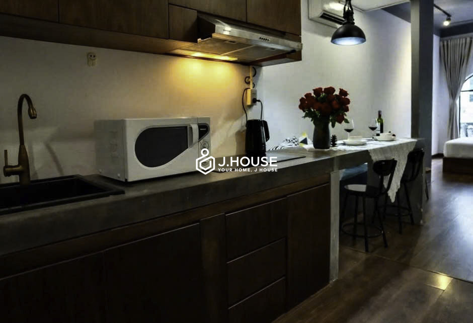 Cozy & Spacious Studio for Rent on Le Thi Rieng District 1-8