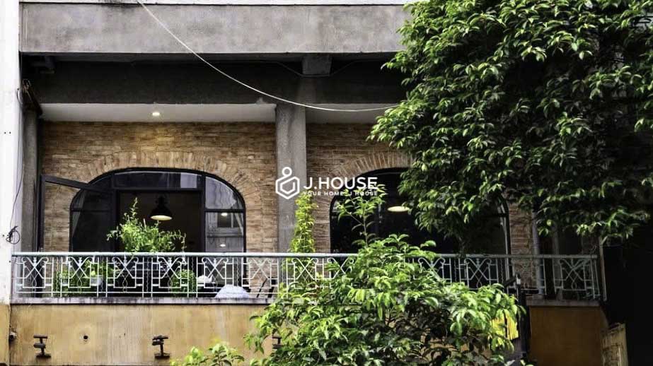 Cozy & Spacious Studio for Rent on Le Thi Rieng District 1-9