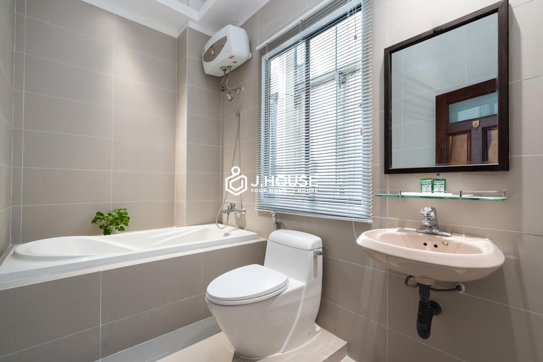 Cozy Studio Apartment with Bathtub for Rent in District 1 - ARISTA-4