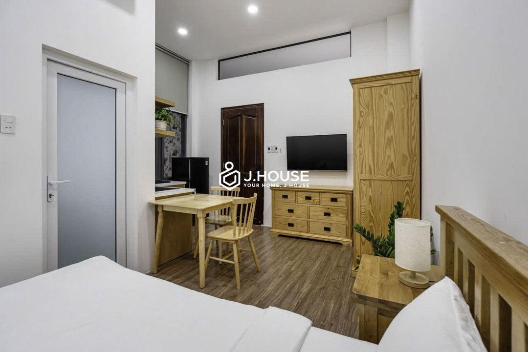 Cozy Studio Apartment with Window for Rent in Phu Nhuan Vietstay-2