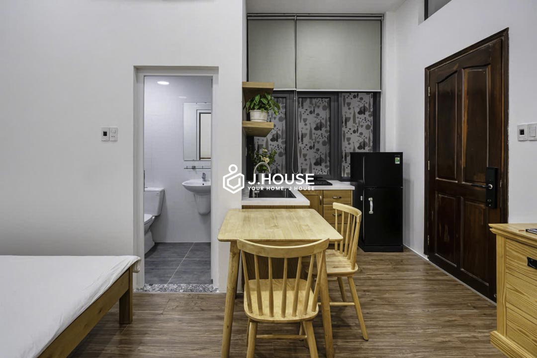 Cozy Studio Apartment with Window for Rent in Phu Nhuan Vietstay-8