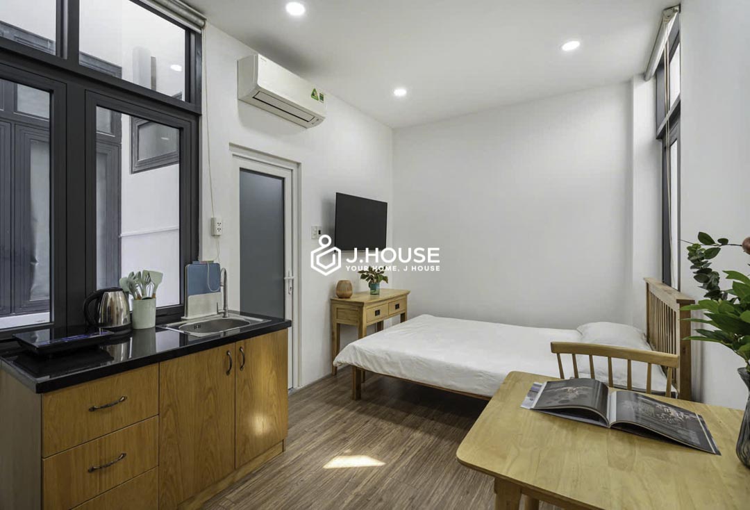 Cozy Studio Apartment with Window in Phu Nhuan - 2