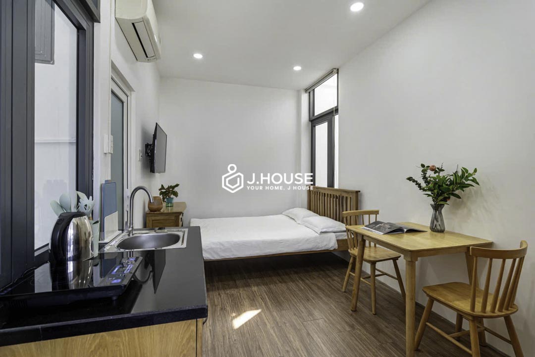 Cozy Studio Apartment with Window in Phu Nhuan - 3