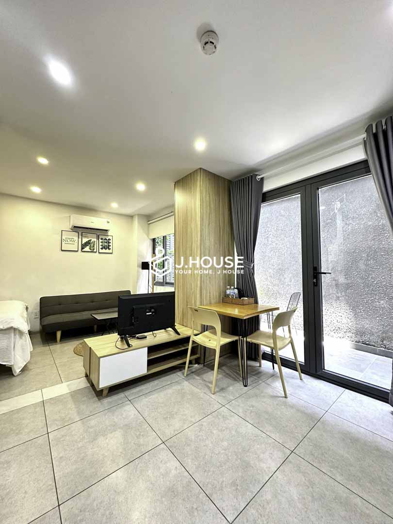 Cozy Studio with Private Skylight Yard View-0