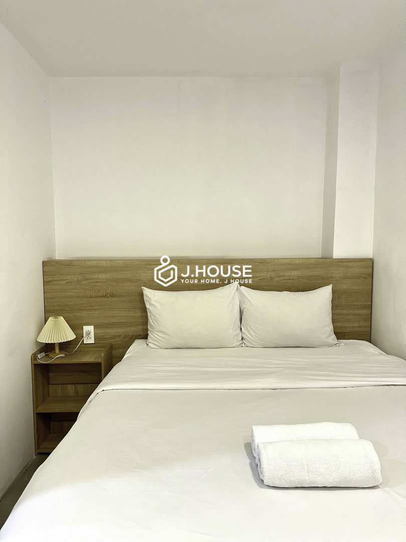 Cozy Studio with Private Skylight Yard View-2