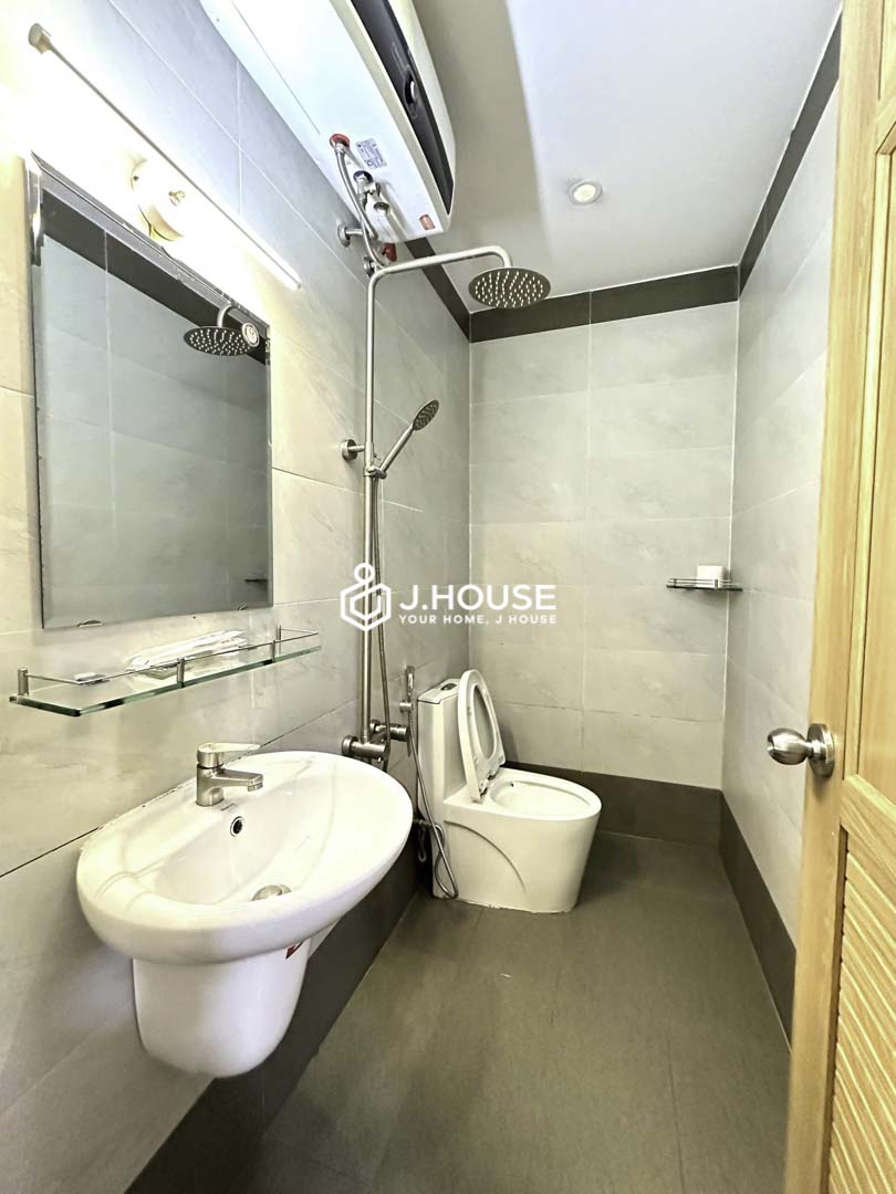 Cozy Studio with Private Skylight Yard View-7