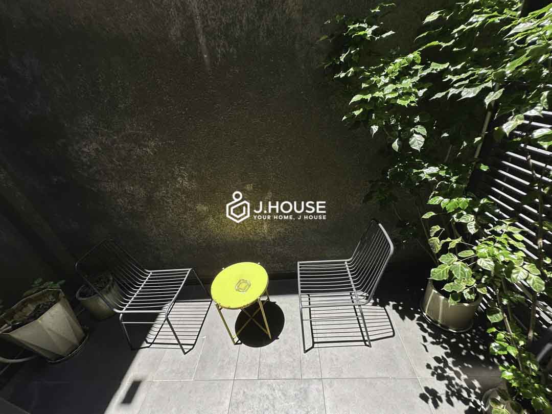 Cozy Studio with Private Skylight Yard View-8