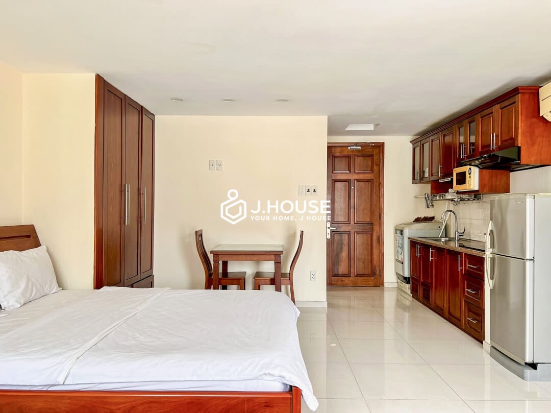 Fully furnished apartment for rent with balcony in Binh Thanh District-2