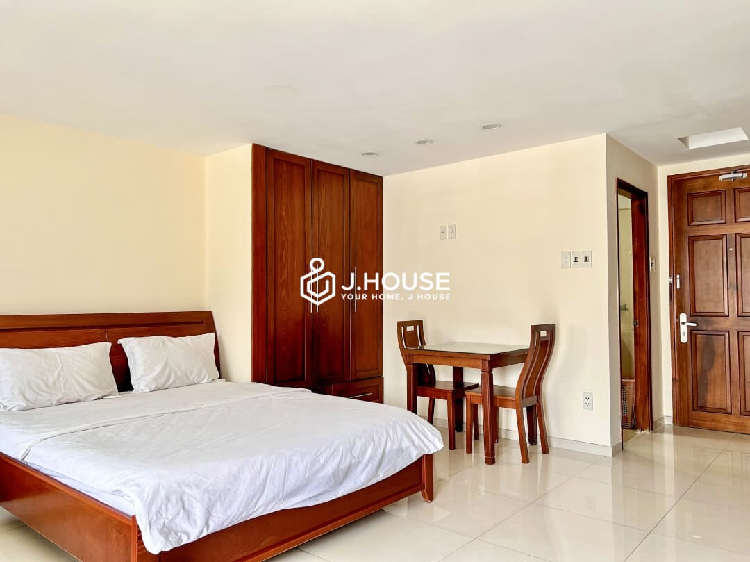 Fully furnished apartment for rent with balcony in Binh Thanh District-3