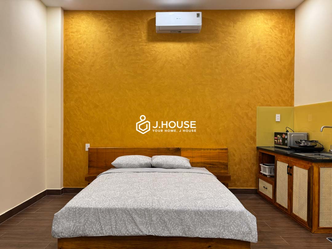 Ground Floor Studio with Skylight 35 sqm Cool and Naturally Bright-1