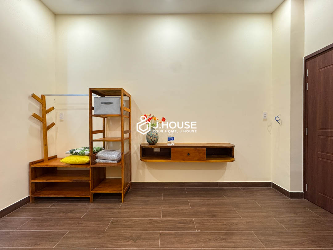 Ground Floor Studio with Skylight 35 sqm Cool and Naturally Bright-3