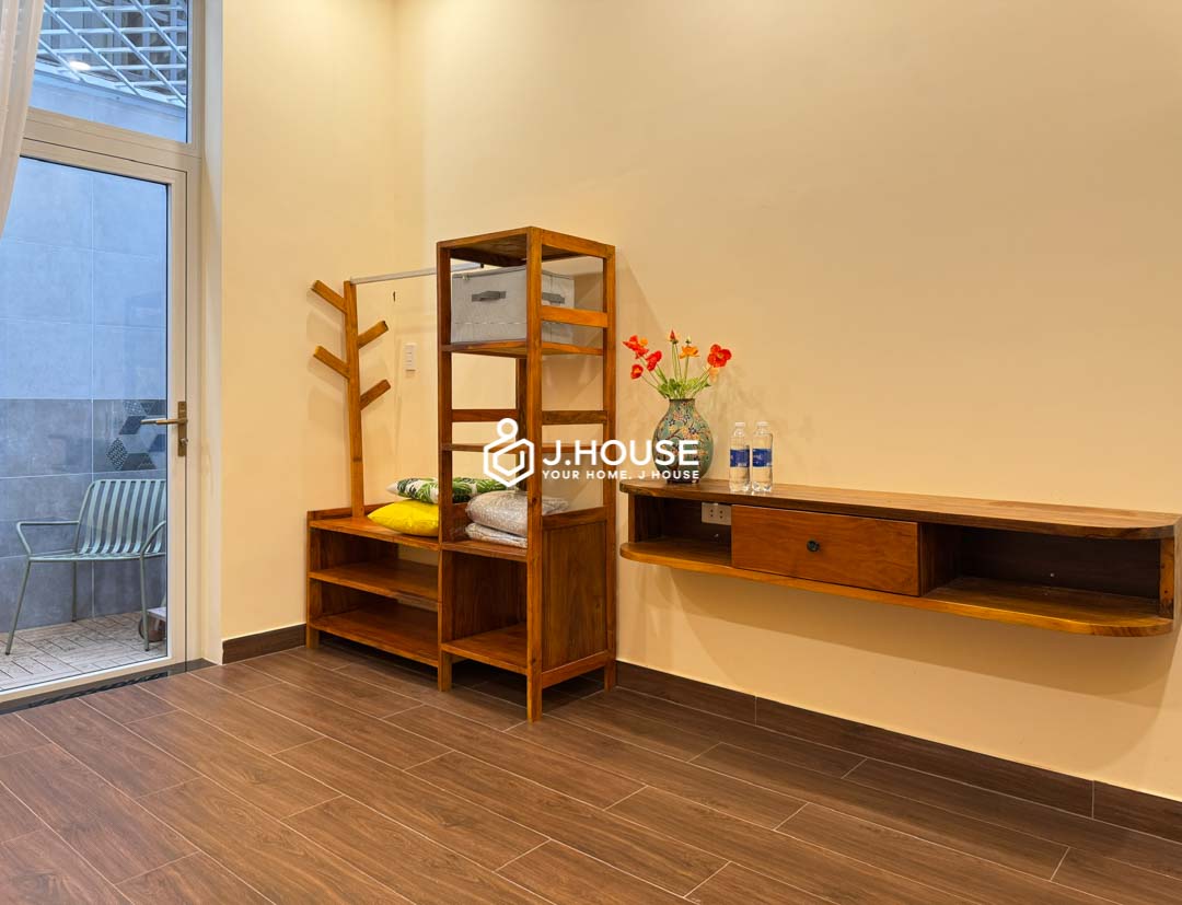 Ground Floor Studio with Skylight 35 sqm Cool and Naturally Bright-4