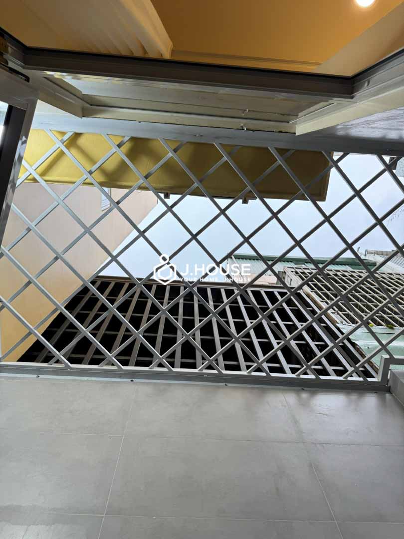 Ground Floor Studio with Skylight 35 sqm Cool and Naturally Bright-6